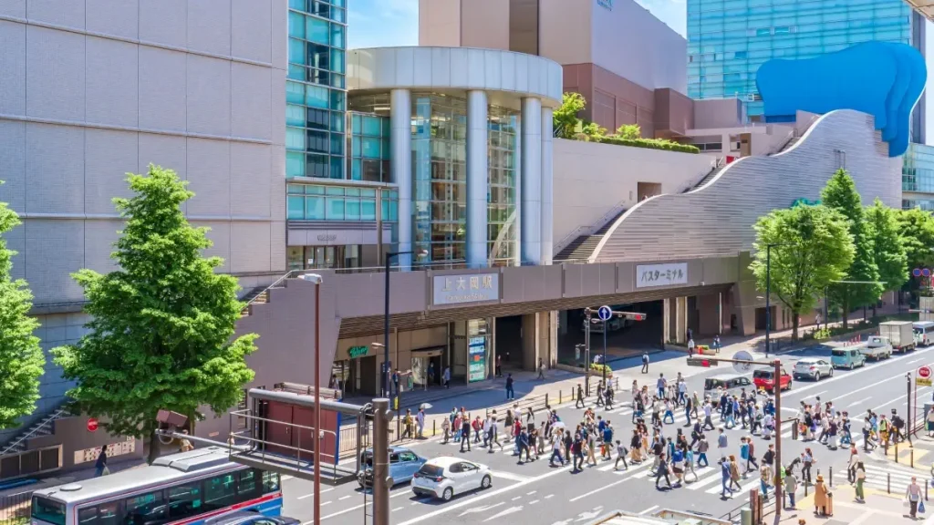 京急上大岡駅前