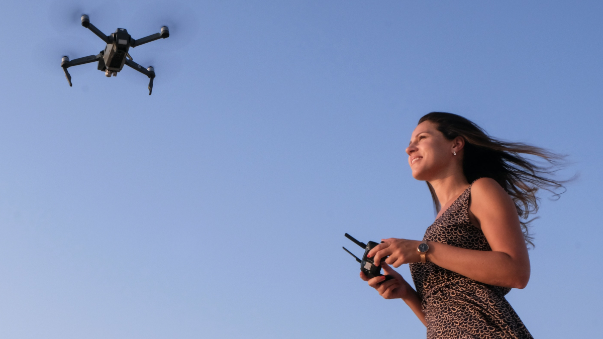 人とは？物件とは？ドローンの「人または物件から30m規制」について解説 ヘイワード行政書士事務所